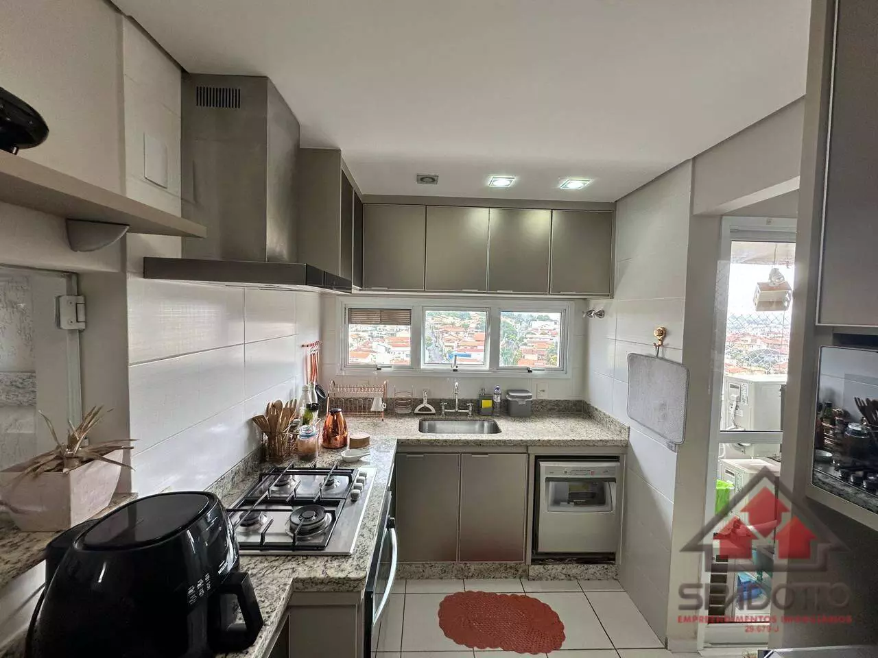 APARTAMENTO, 3 qtos (1 st), 111 m².