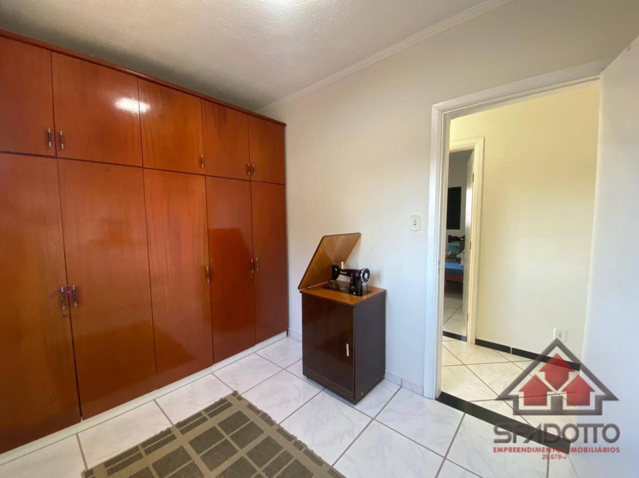 CASA, 4 qtos (1 st), 469 m².