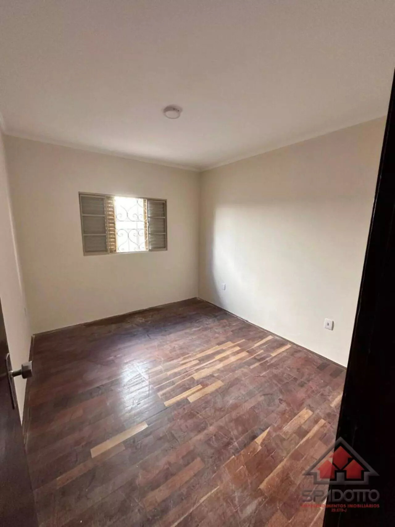 CASA, 3 qtos (1 st), 225 m².