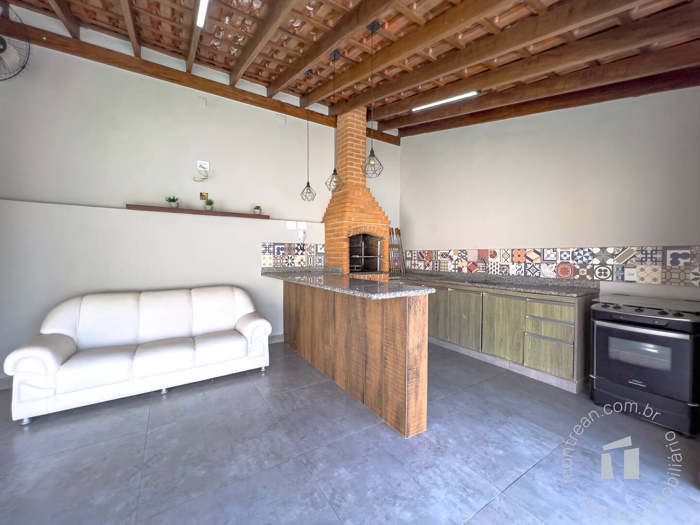 CASA, 3 qtos (1 st), 341 m².