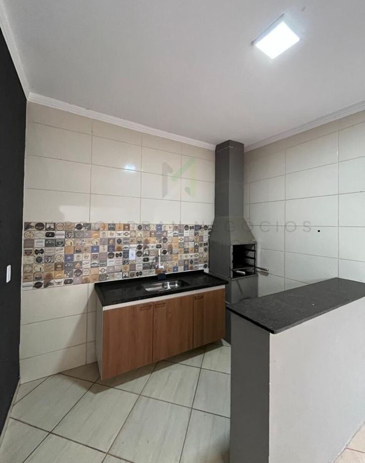 CASA, 2 qtos (1 st), 200 m².